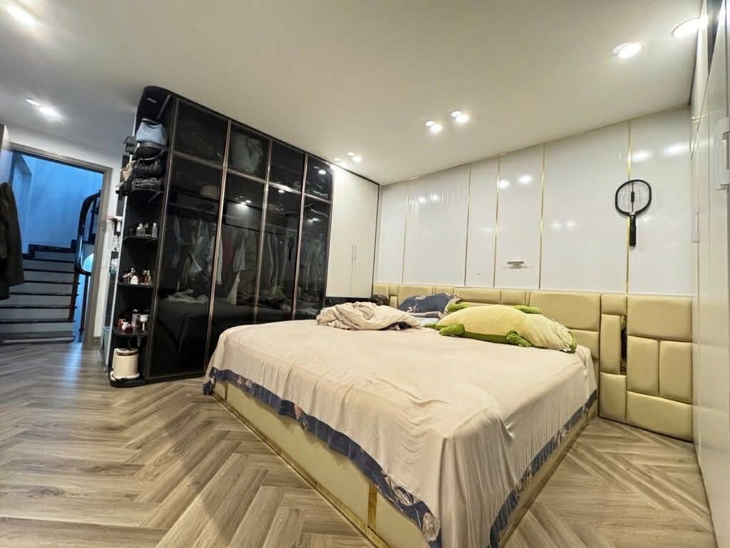 nhà đẹp Ngọc Lâm, gara, 7 tầng thang máy, mặt tiền 9m, ngõ nông, gần ôtô tránh 4