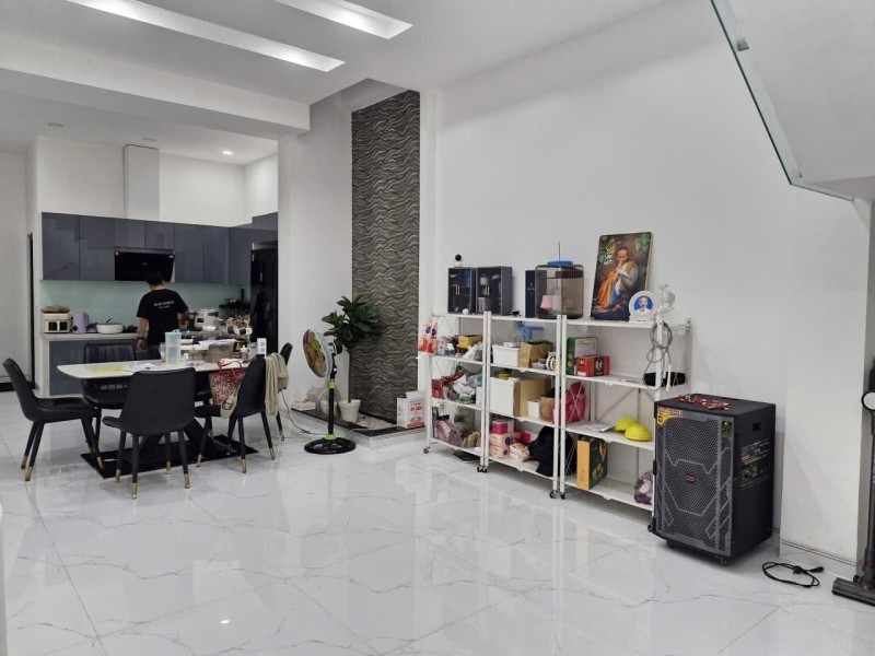 Bán nhà đường số 8, Linh Xuân, Thủ Đức, TP HCM, DT 90m2, sổ hồng, giá 7.7 tỷ. Liên hệ 0933125879 4