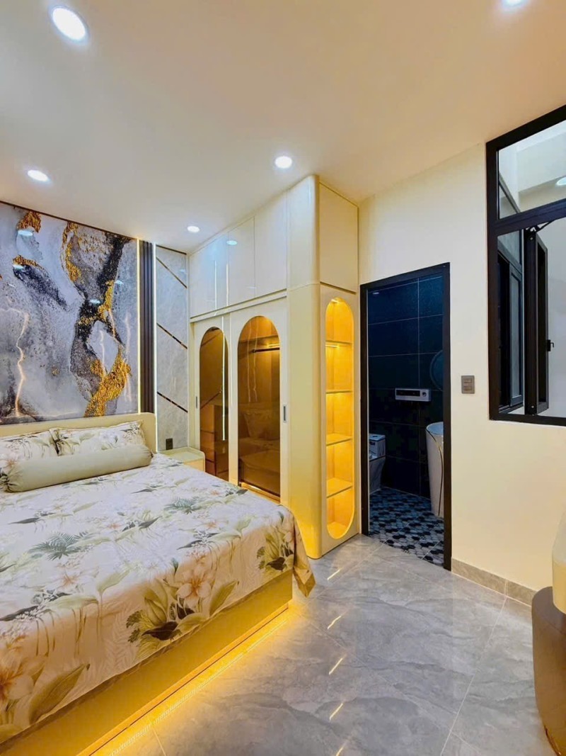 Bán nhà đẹp đường  Huỳnh Văn Nghệ, Tân Bình, TP HCM. DT 50m2, 4 tầng. Giá 7,9 tỷ, sổ hồng đầy đủ. 4