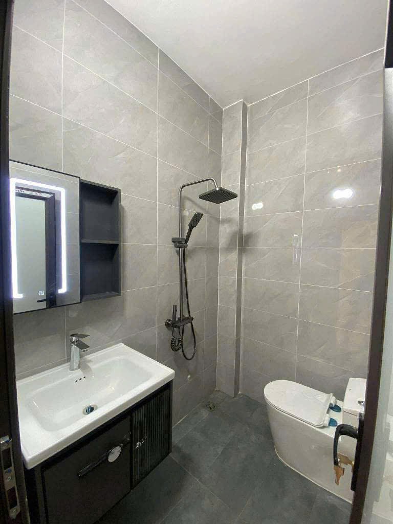 CẦN BÁN GẤP TRƯỚC TẾT NHÀ HOÀNG HOA THÁM , BA ĐÌNH, DIỆN TÍCH 35M2 NHÀ 6 TẦNG 4