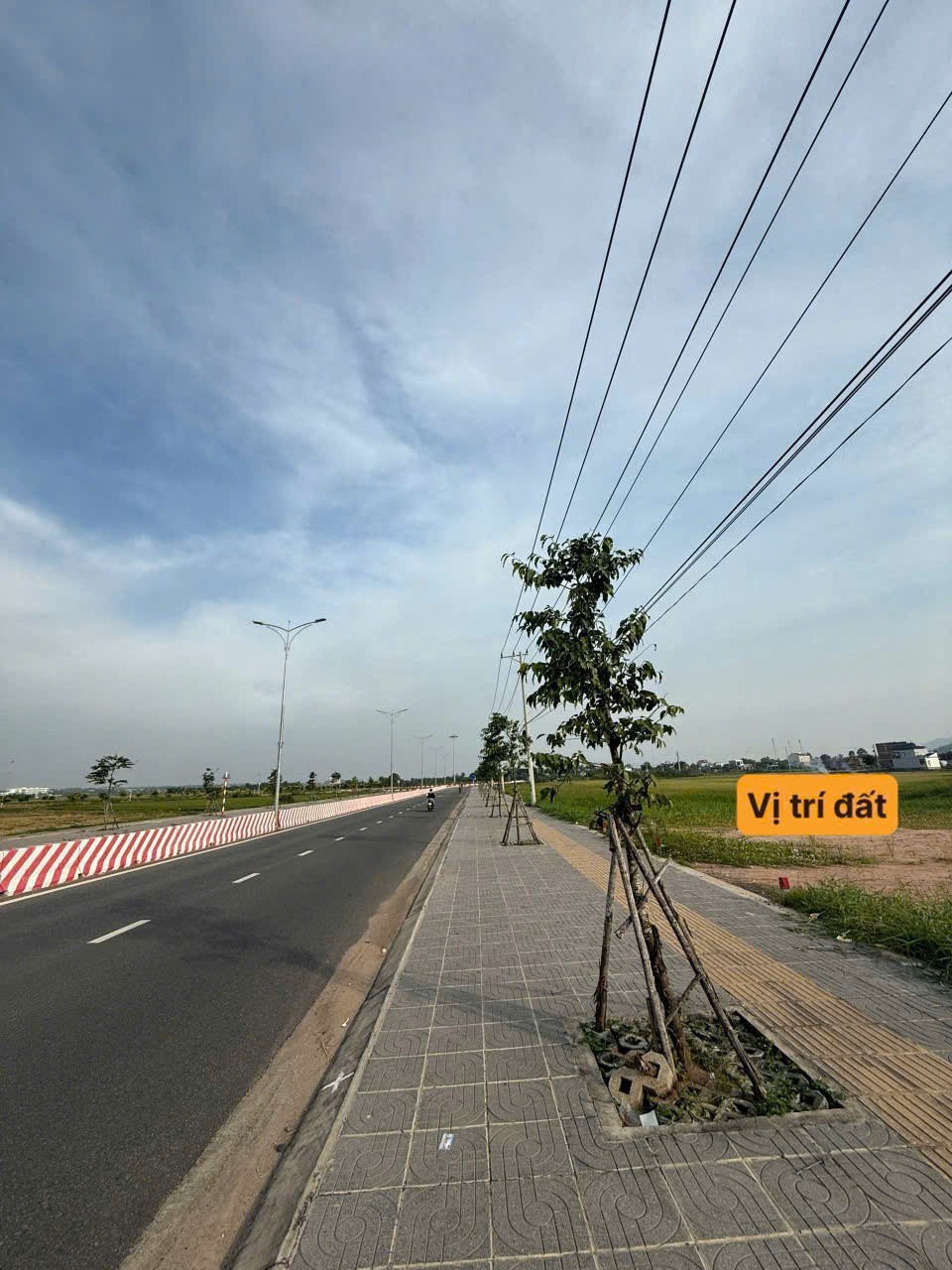 ĐẤT THỔ CƯ MẶT TIỀN TL44B NGAY UBND XÃ LONG ĐIỀN 3