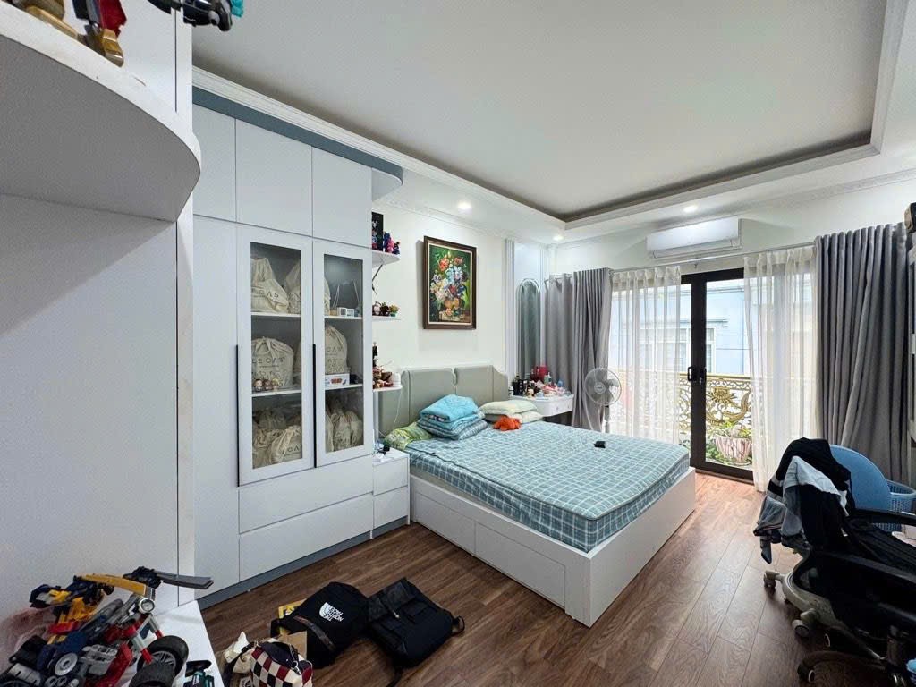 Cần bán Nhà mặt tiền đường Tân Mai, Phường Tân Mai, Diện tích 75m², Giá 23.9 Tỷ