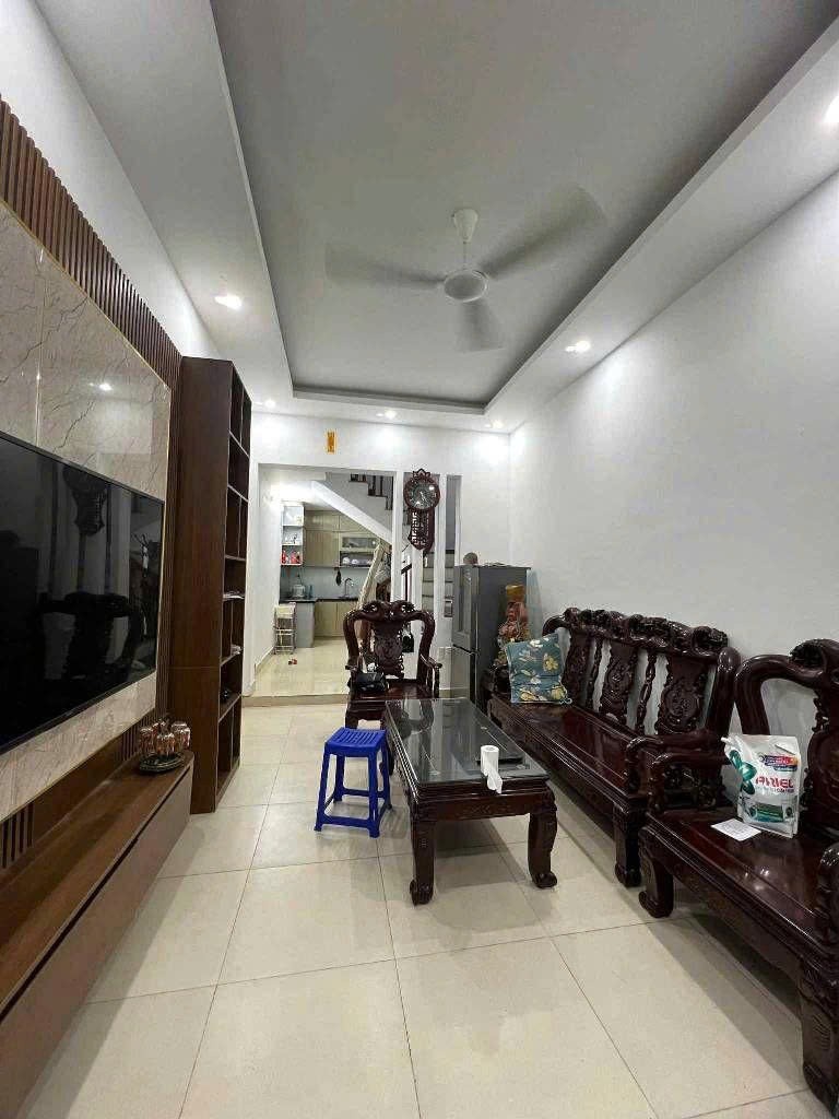 Cần bán Nhà mặt tiền đường Hồng Mai, Phường Quỳnh Lôi, Diện tích 43m², Giá 13.7 Tỷ 2