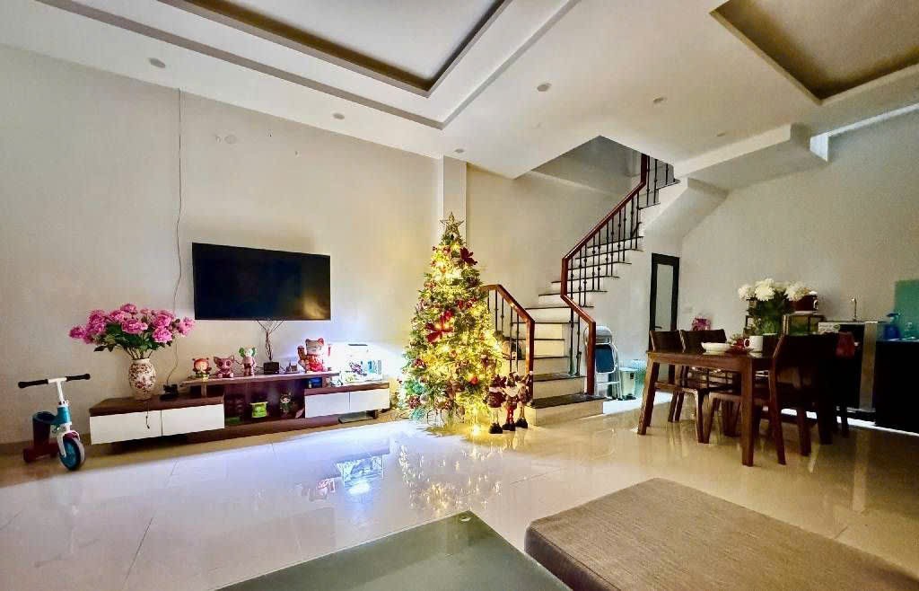 Cần bán Nhà mặt tiền đường Dương Văn Bé, Phường Vĩnh Tuy, Diện tích 43m², Giá 9.5 Tỷ 3