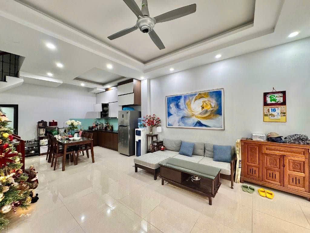 Cần bán Nhà mặt tiền đường Dương Văn Bé, Phường Vĩnh Tuy, Diện tích 43m², Giá 9.5 Tỷ 5