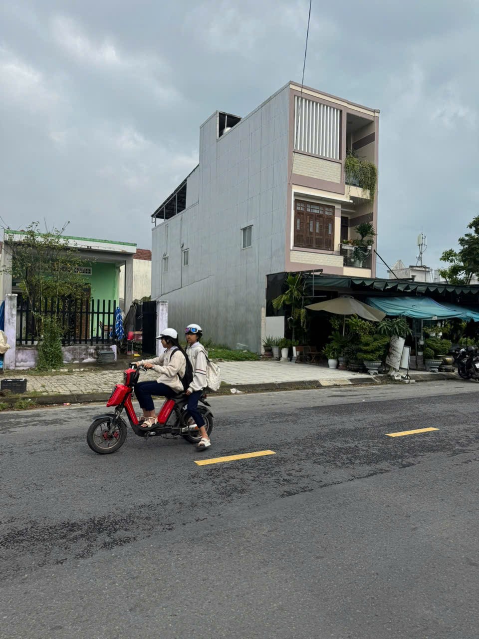 9 tỷ/90m2,Đất Nguyễn Thức Đường.rộng 10,5m,H:Nam, khu Đông Hải ,Bãi tắm Tân Trà 3