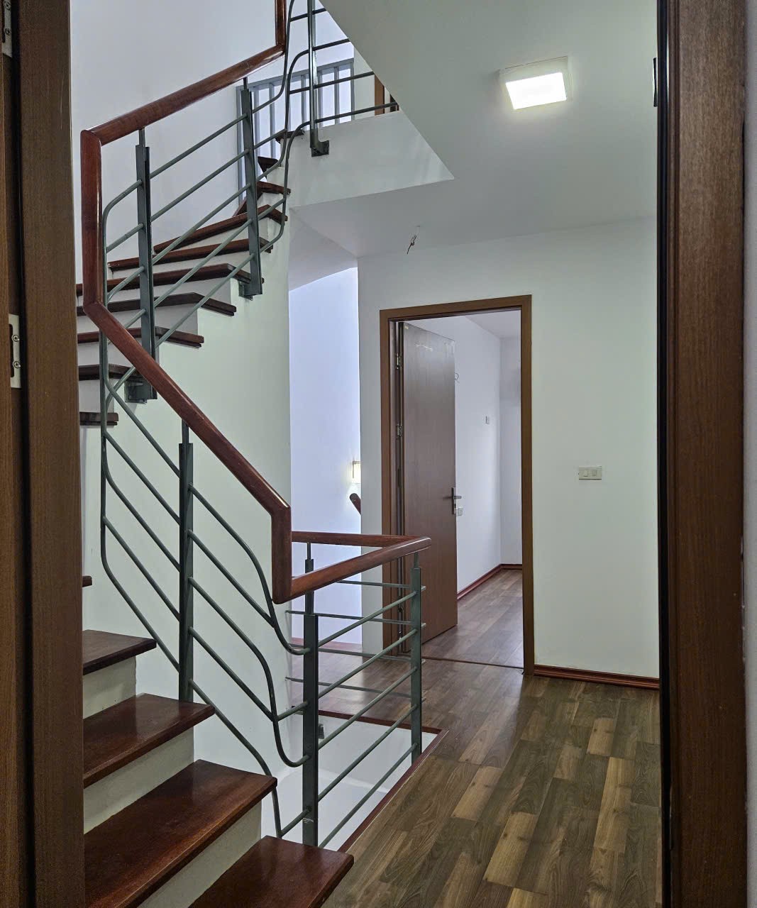 Cho thuê nhà 3,5 tầng Hậu Ái, Vân Canh, giá 8 triệu/ tháng, điện nước giá dân 5