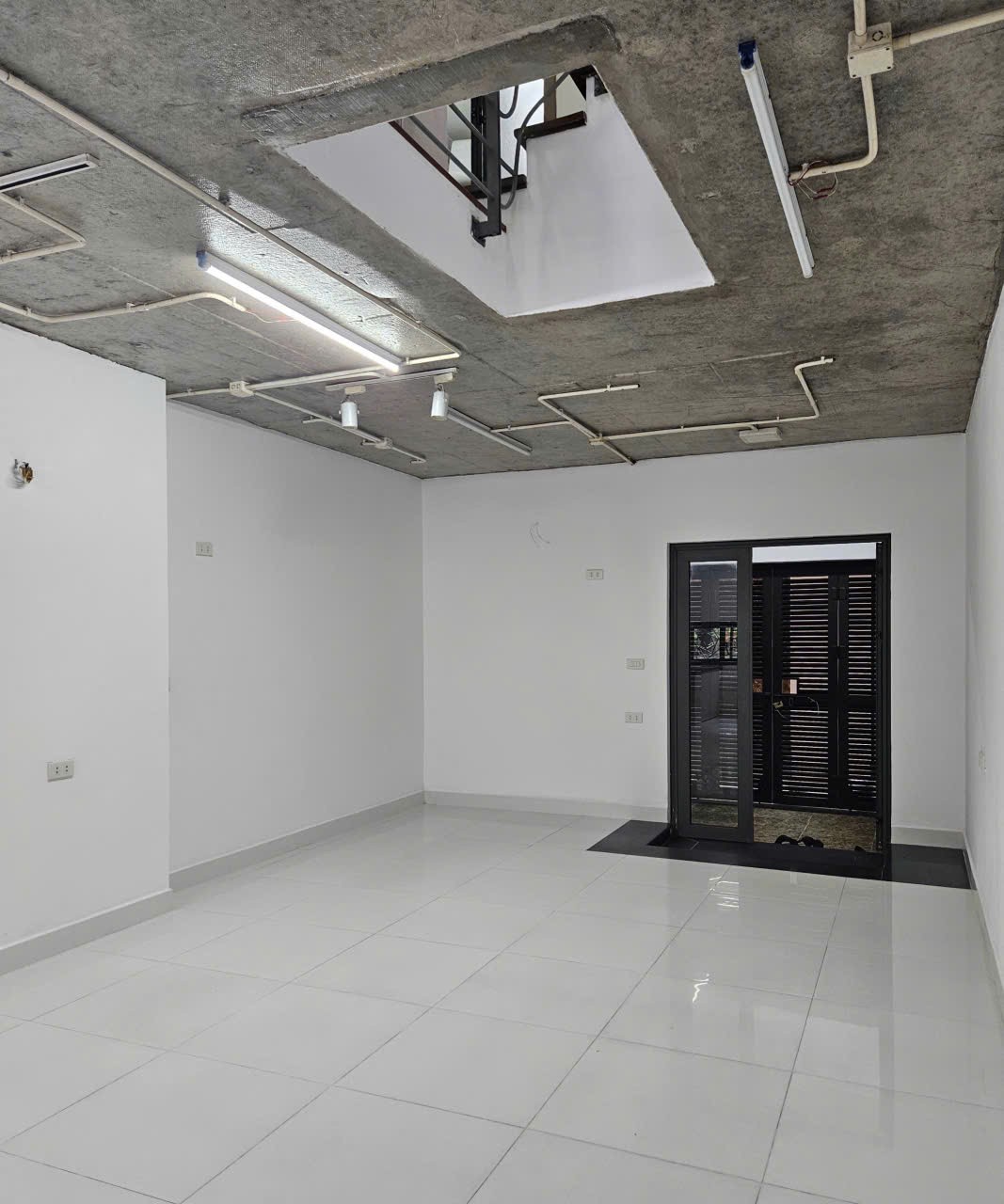 Cho thuê nhà 3,5 tầng Hậu Ái, Vân Canh, giá 8 triệu/ tháng, điện nước giá dân 2