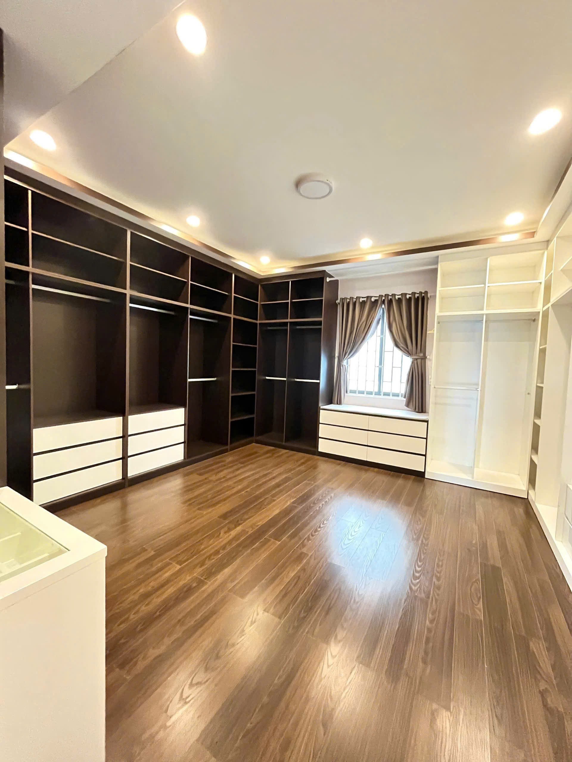 Nhà 3 Tầng Mới Hiện Đại Có Thang Máy Tiện Nghi Trong Khu Đô Thị Văn Minh Ở Nha Trang. 3