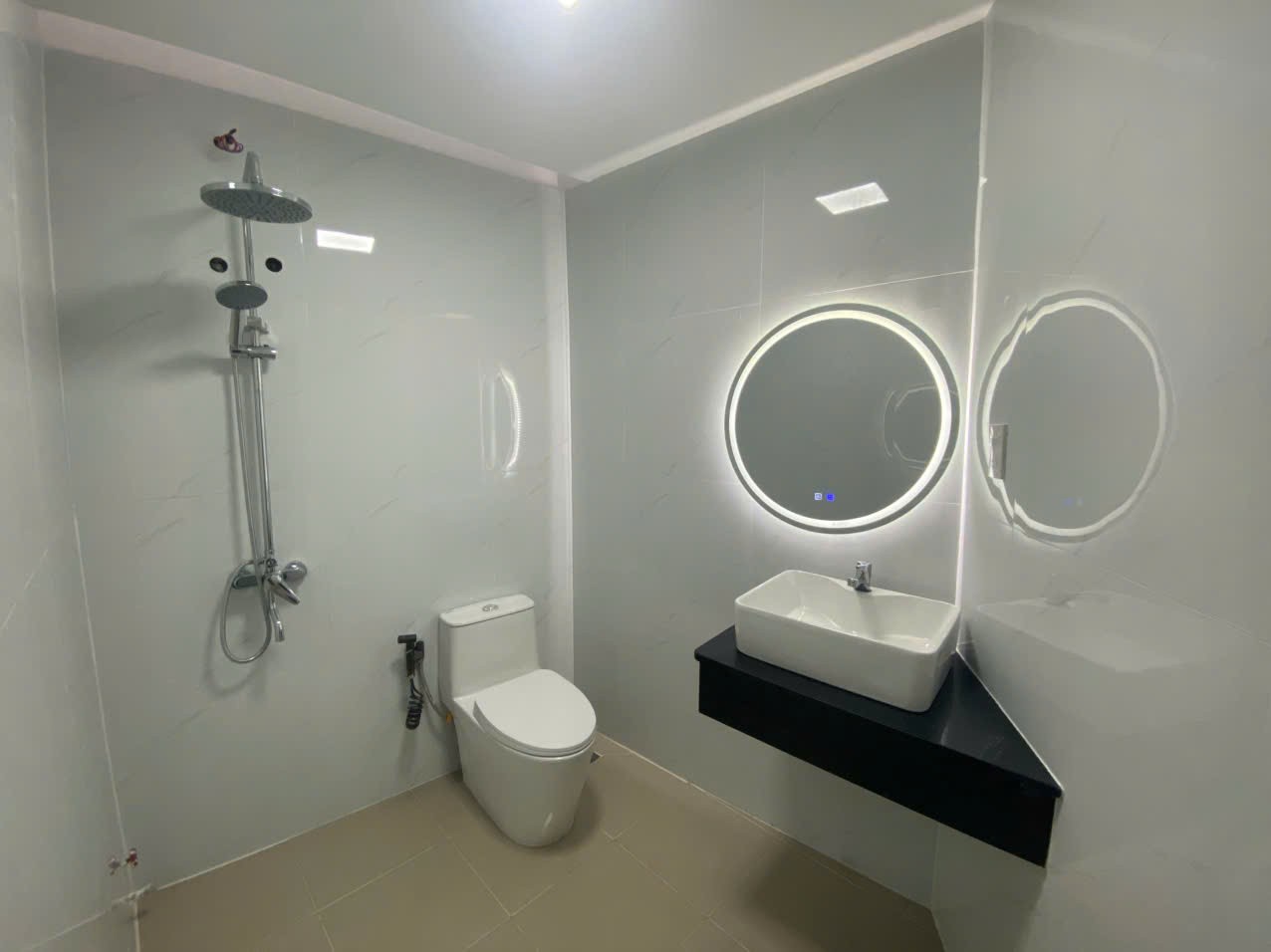 Căn Góc Hai Mặt Tiền Thoáng Đẹp Ngay Trung Tâm Nha Trang