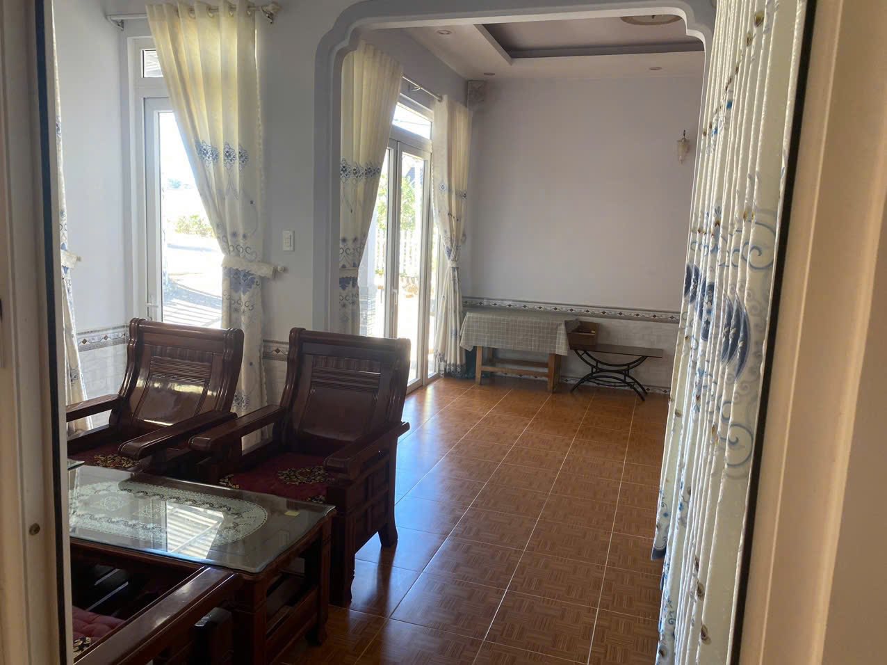 Cần Bán Nhà Nam Hồ, P.11, Đà Lạt - Sân Đậu Ô Tô Giá Bán 11.2 Tỷ