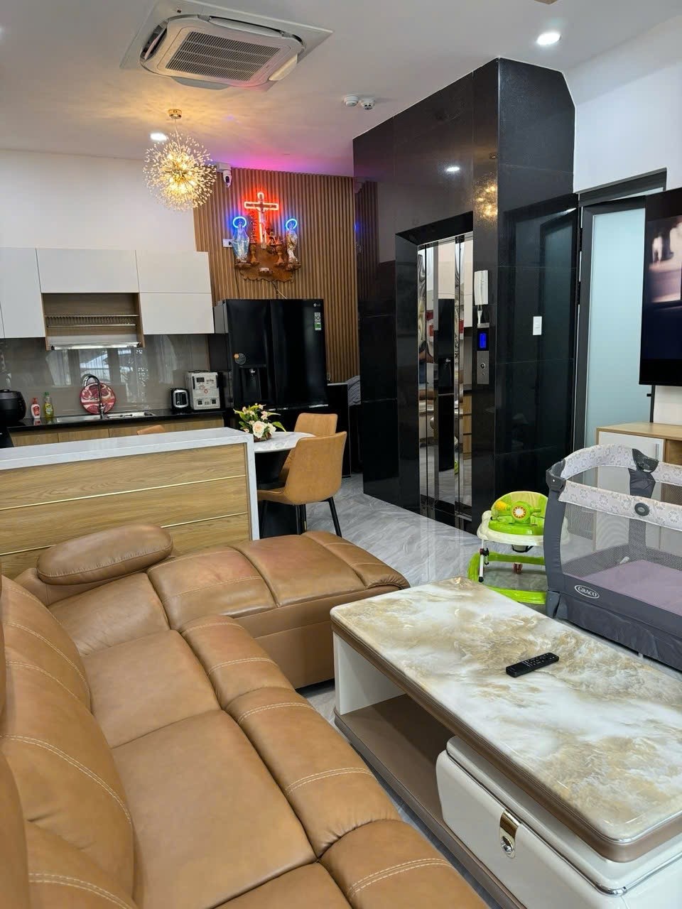 Bán nhà đẹp 4 tầng full tiện nghi – thang máy + NLMT – đường 10m Phước Long 2