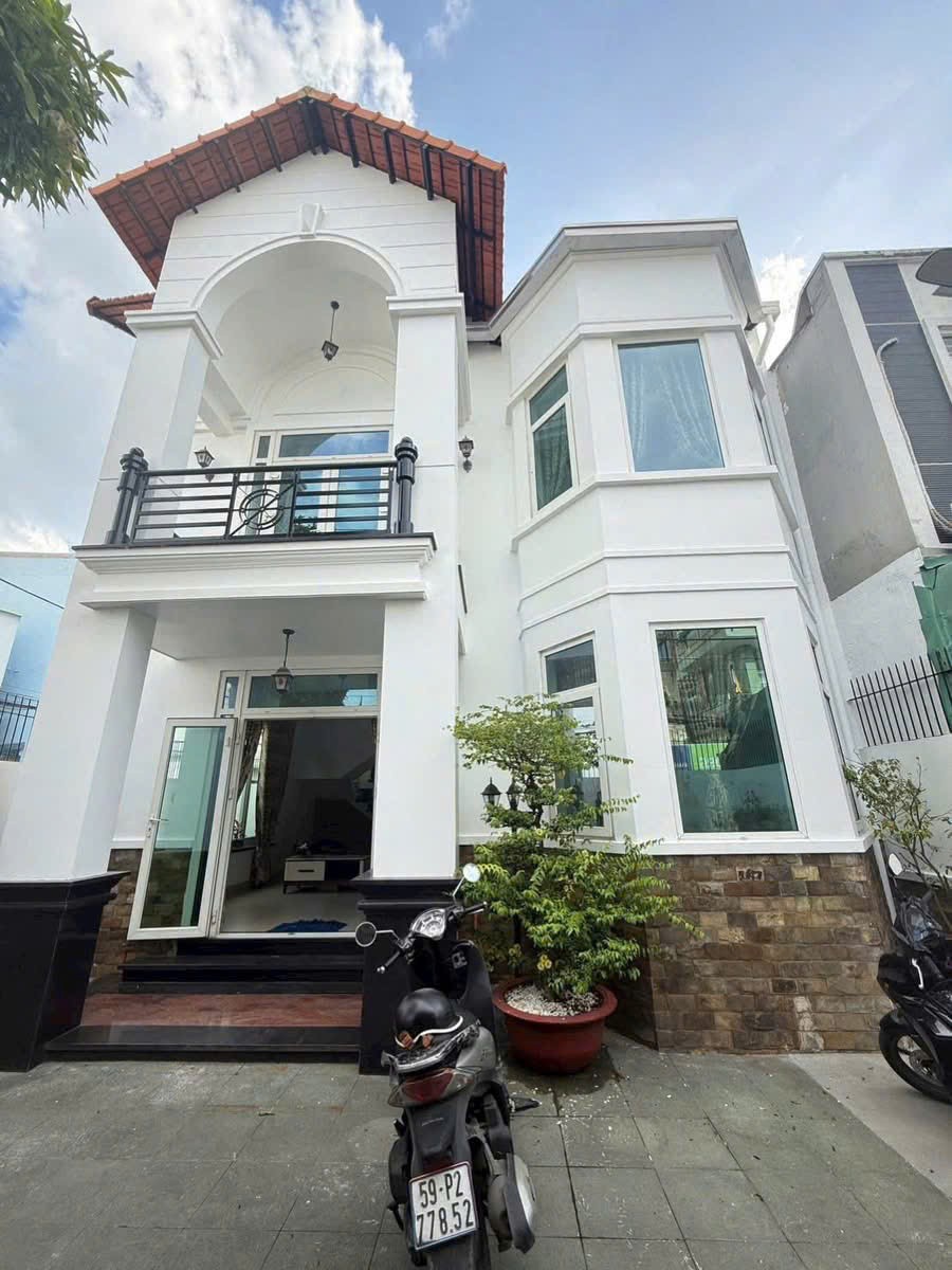 Cho thuê Biệt thự đường 4, Phường Hiệp Bình Phước, Diện tích 300m², Giá 35 Triệu/tháng 2