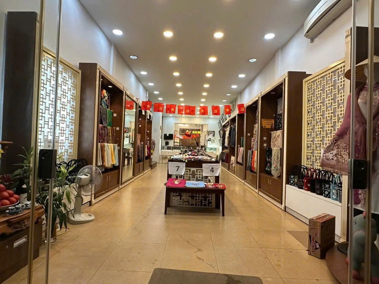 Trả nợ bank bán Gấp nhà 6xx mặt phố Quang Trung sầm uất gần Lê Trọng Tấn 120m2 chỉ 16.x tỷ.