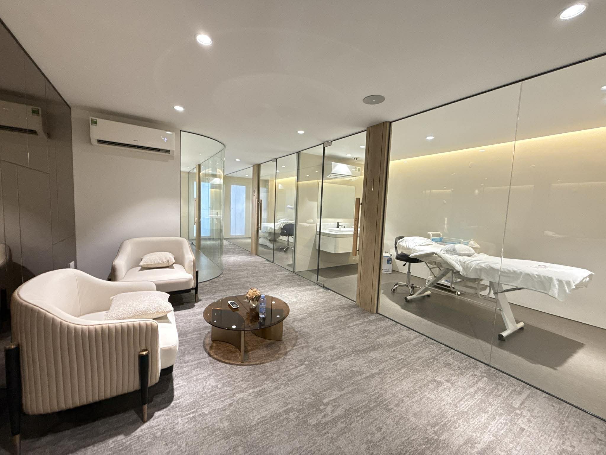 TÒA NHÀ 184m2 (5.6x35) MT UNG VĂN KHIÊM - HẦM 8 TẦNG - DÒNG TIỀN SẴN 150 TRIỆU/THÁNG 4