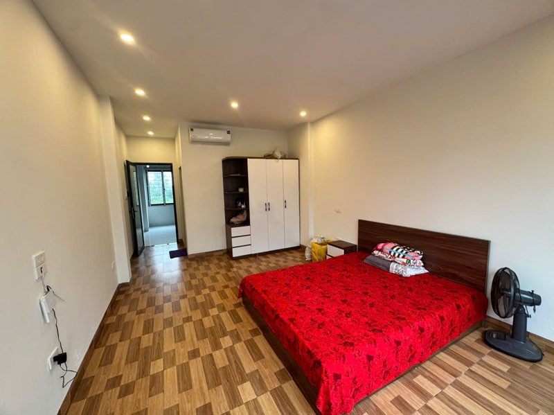 Bán nhà ngõ 44 Đức Giang 45m2 nhà 5 tầng, đường ô tô, sau nhà quy hoạch bãi xe thoáng vĩnh viễn 2