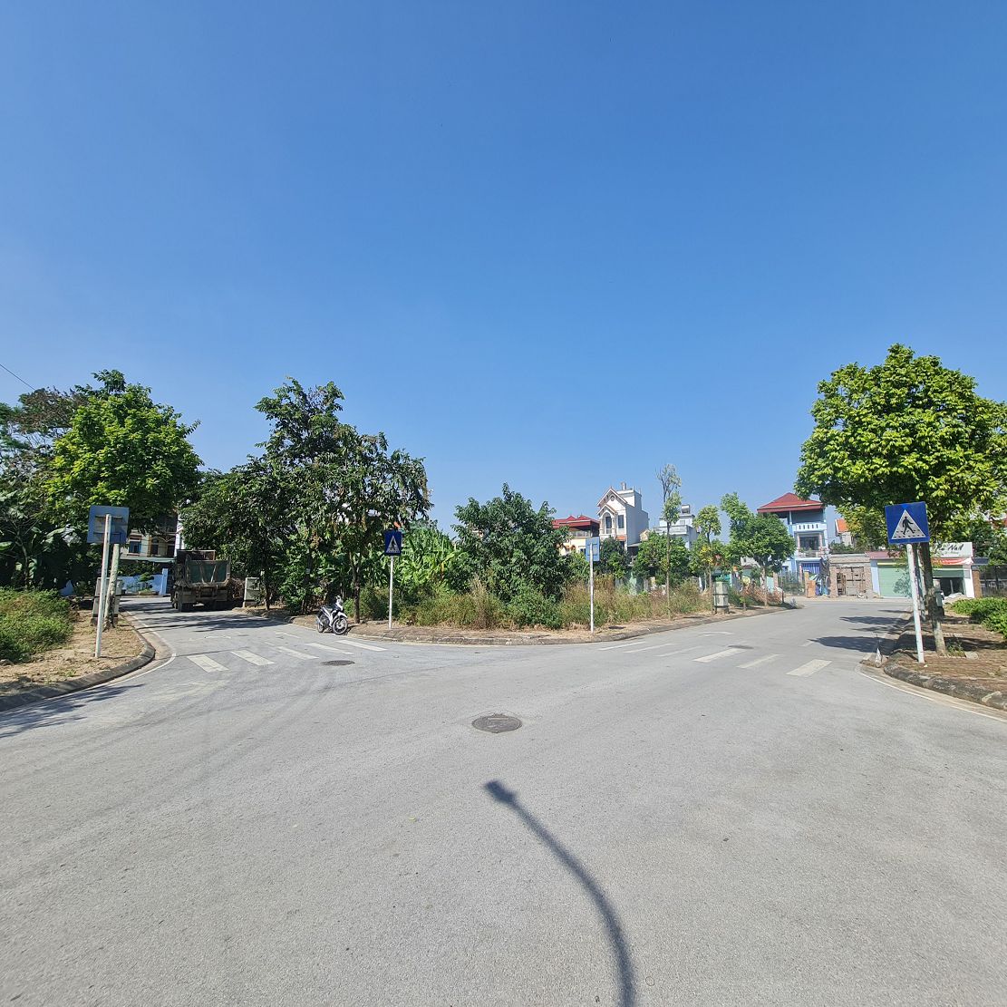 81m2 Đông Dư, Gia Lâm, Hà Nội. Đường 9m ô tô tránh, trung tâm chỉ 7 tỷ x. Lh 0989894845 Tôi cần bán 2