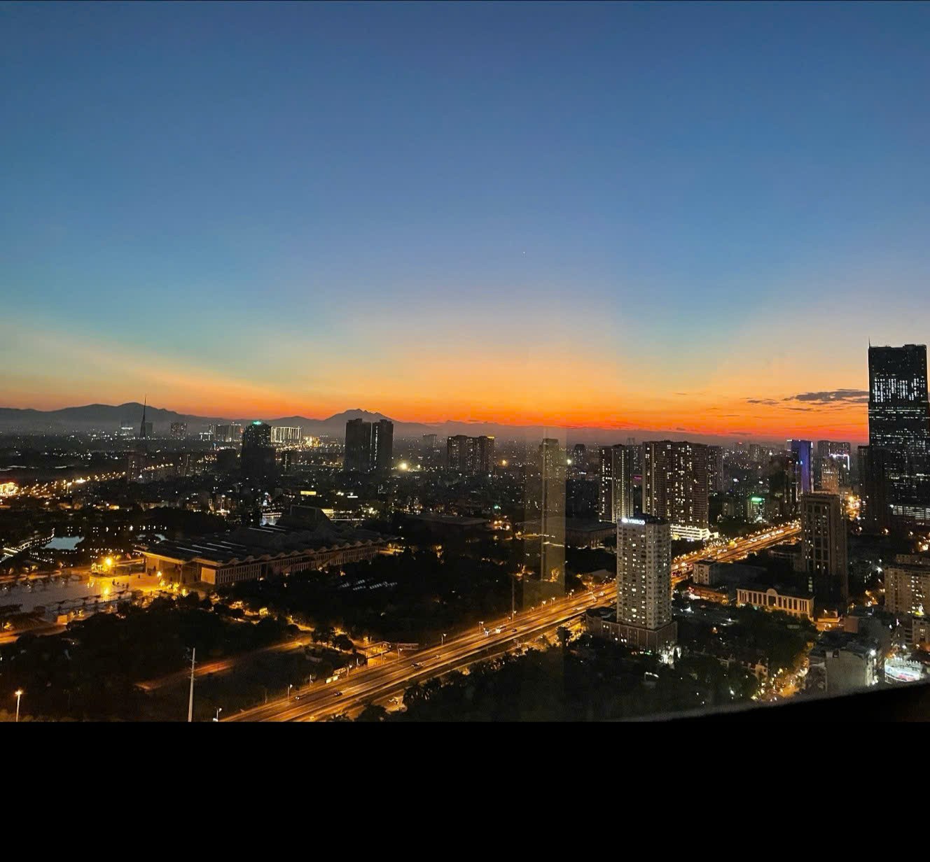 Bán nhanh căn Vinhomes D'Capitale 3PN-100m2 giá chỉ 12 tỷ