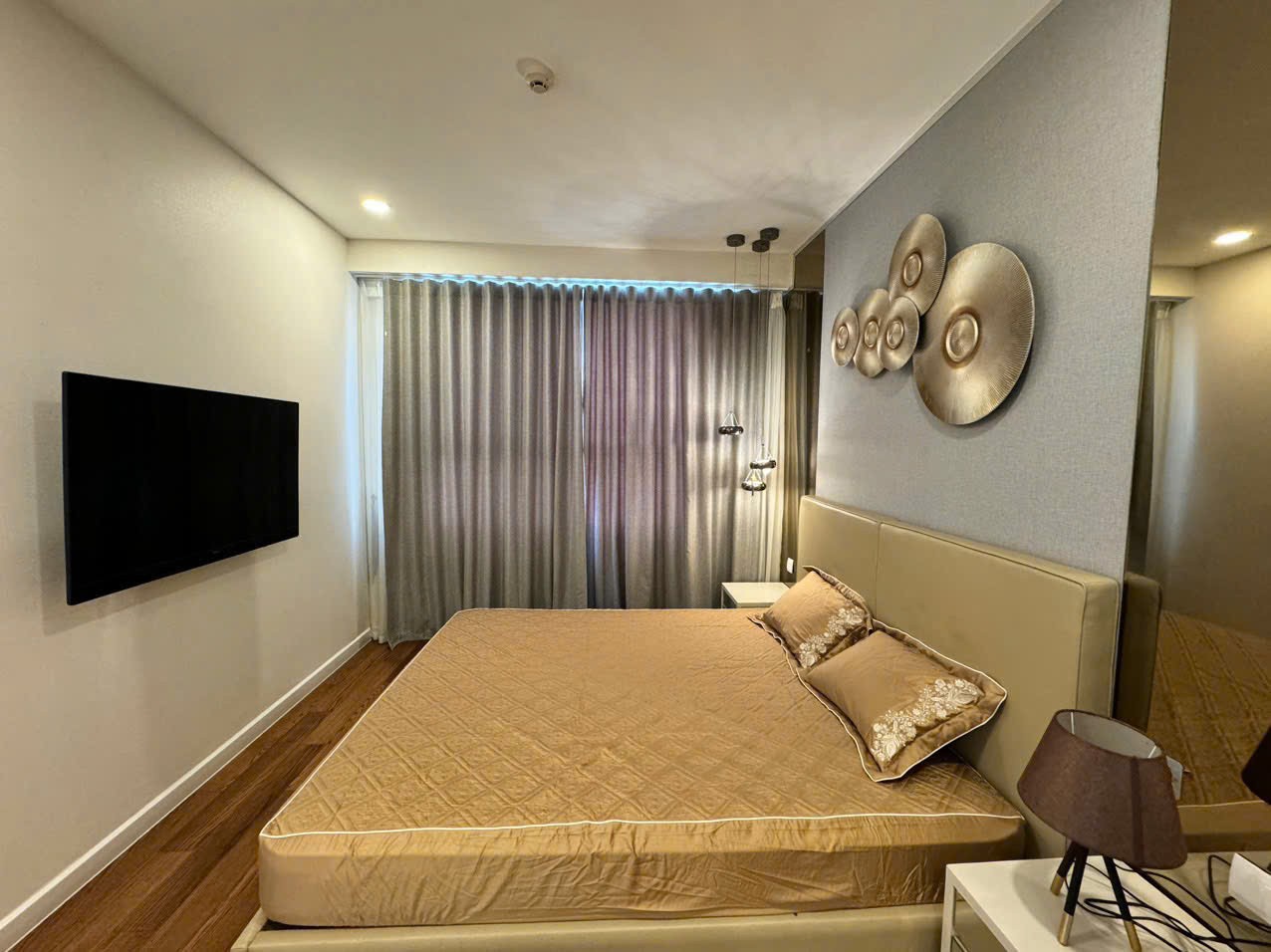 Cần bán 2PN-73m2 VINHOMES D'CAPITALE view hồ mát rượi 4