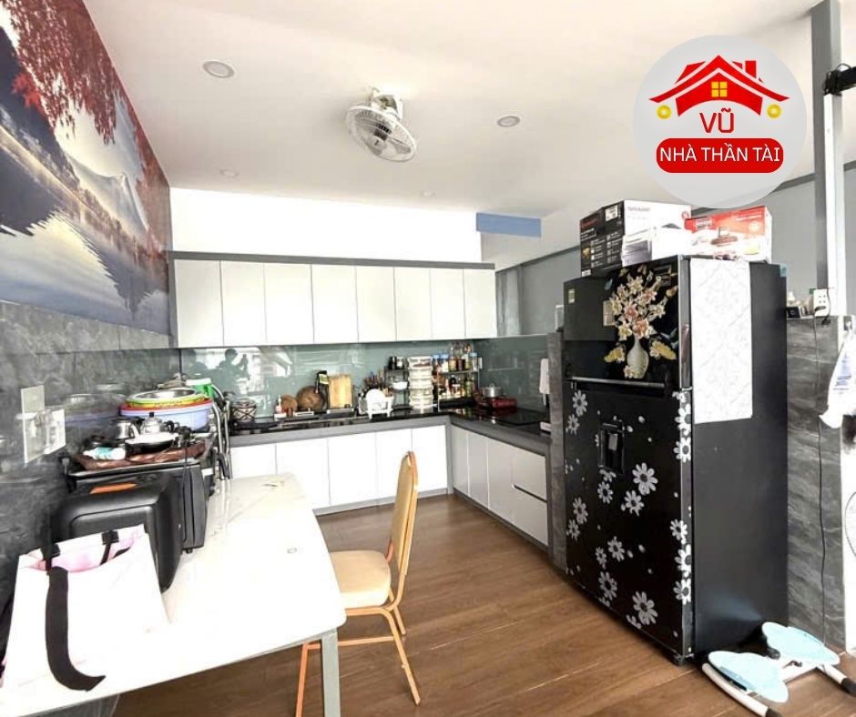 Bán Nhà Đẹp Mặt Tiền Quận 4, gần Vĩnh Khánh, 2 xe hơi tránh, 4 tầng, 5,3 x 9,5m , Nhỉnh 8 Đồng