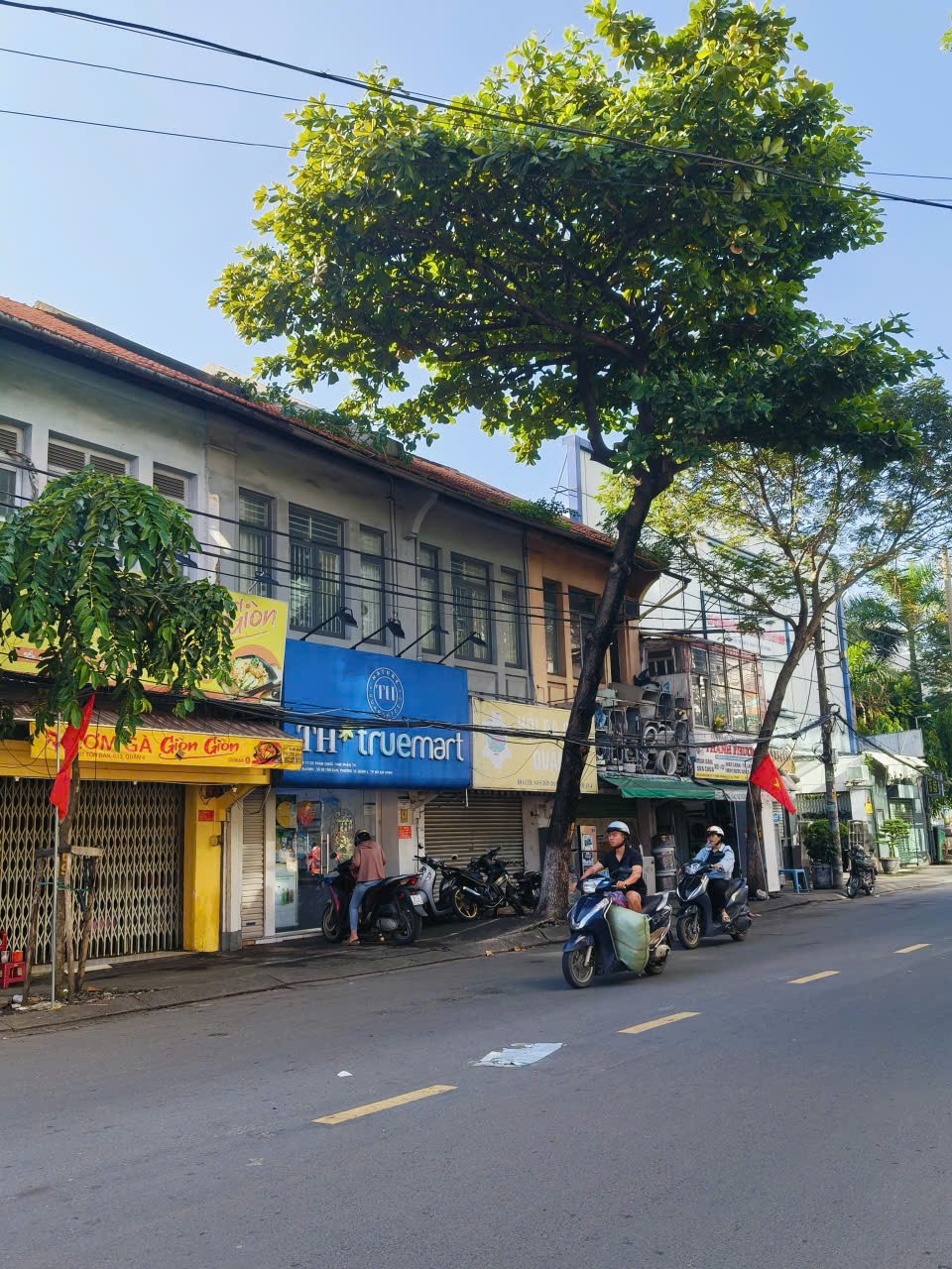 Bán Nhà Đẹp Mặt Tiền Quận 4, gần Vĩnh Khánh, 2 xe hơi tránh, 4 tầng, 5,3 x 9,5m , Nhỉnh 8 Đồng 5