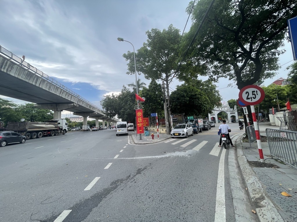 Nhà Đẹp 5 Tầng Cầu Diễn, 3 Bước Ra Ô Tô, An Sinh Tuyệt Đỉnh, Không Gian Sống Tuyệt Vời!