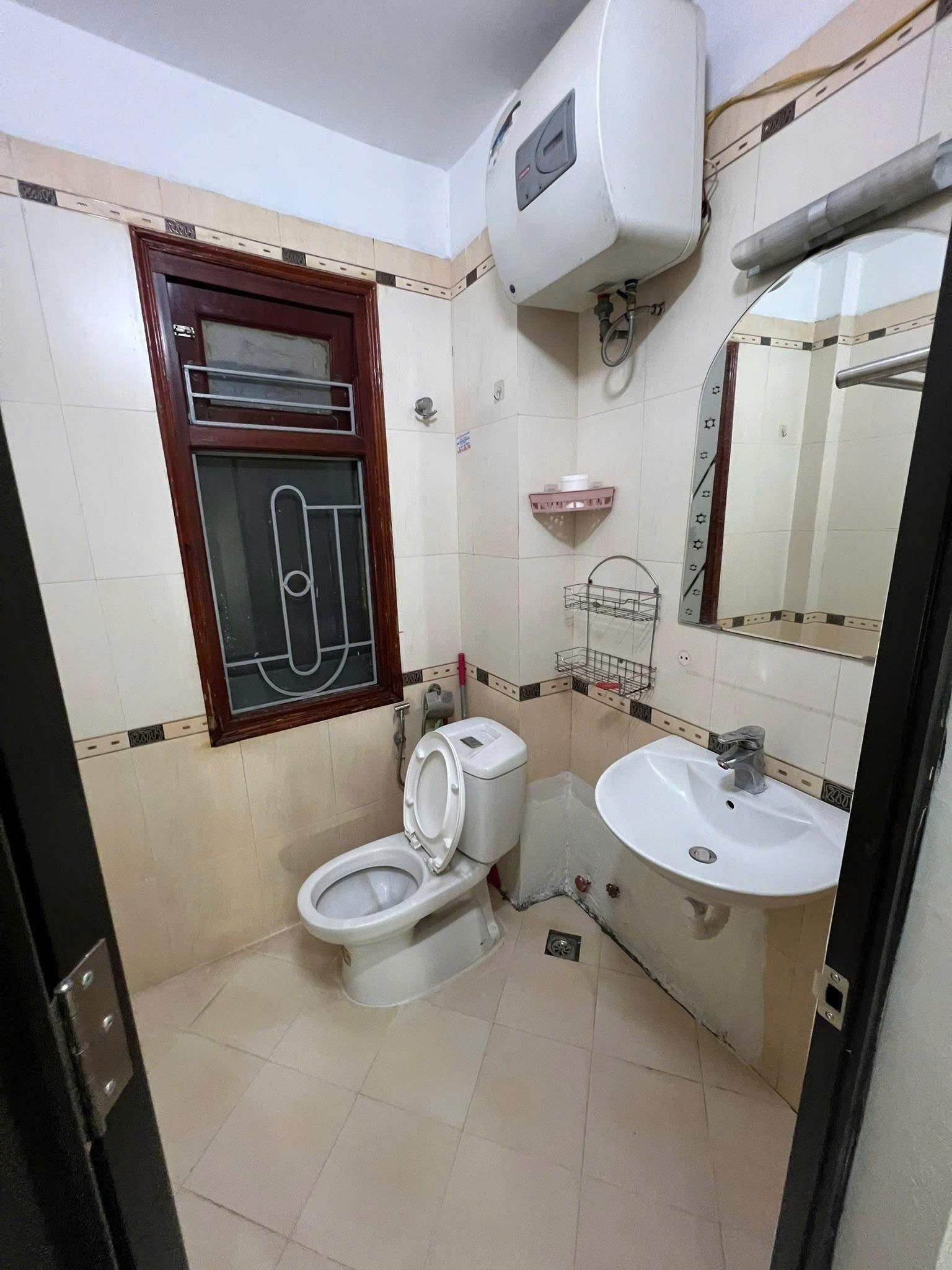 Cho thuê nhà riêng tại Ngõ 204 Trần Duy Hưng, Trung Hòa, Cầu Giấy 30m x 5T giá 12tr 5