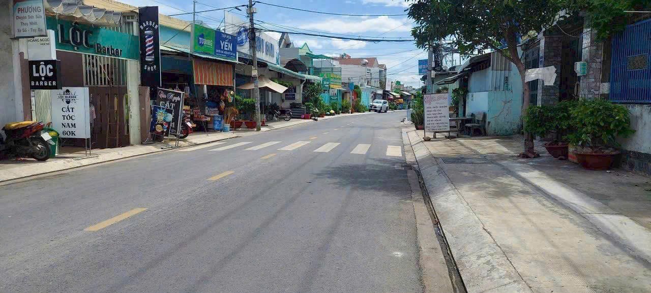 MẶT TIỀN TRỊNH THỊ MIẾNG – TTT HÓC MÔN – NGANG 8M HIẾM – KD ĐỈNH 2