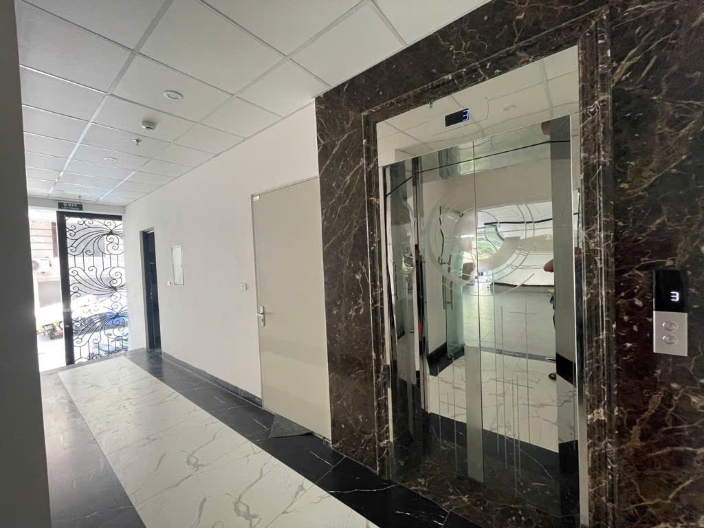 Bán tòa nhà phố Thành Thái, Dịch Vọng, Cầu Giấy DT160m, 8T thang máy, MT9m, dòng tiền 160tr/th 2