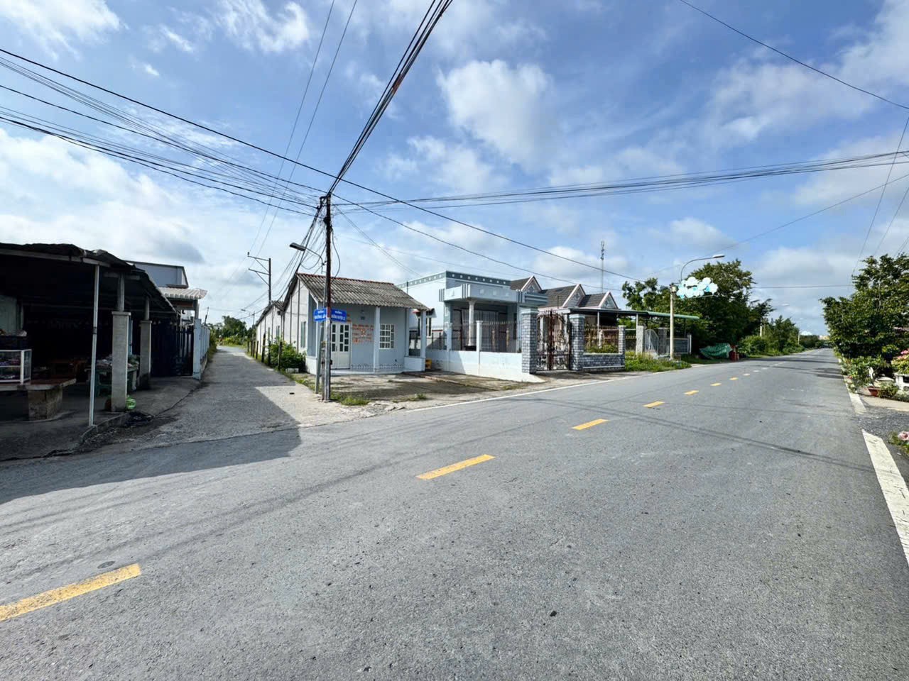 Đất thổ cư 182m2 lô góc 2 mt đường nhựa xã Cần Đước giá rẻ 1 tỏi 30tr