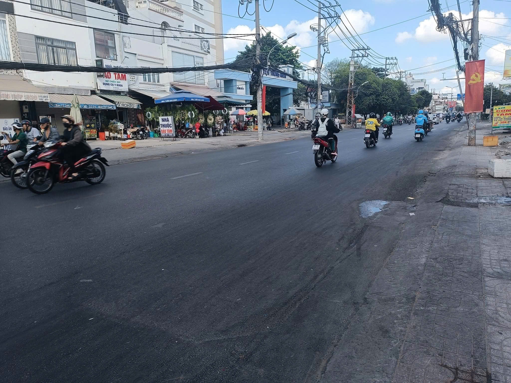 SIÊU PHẨM MẶT TIỀN NGUYỄN THỊ BÚP, Q12 LÔ ĐẤT ĐẸP – XÂY ĐƯỢC 1 TRỆT 5 LẦU – KD ĐỈNH 4