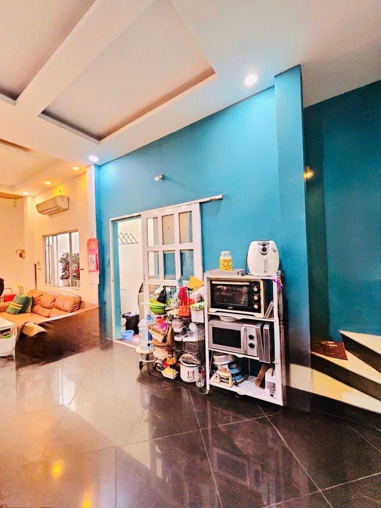 NHÀ ĐẸP NHỈNH 5 TỶ - NGANG 4.3M- ĐƯỜNG TÔN ĐẢN- CÓ SẴN NỘI THẤT ĐÍNH TƯỜNG- GIÁP VĨNH KHÁNG, 3