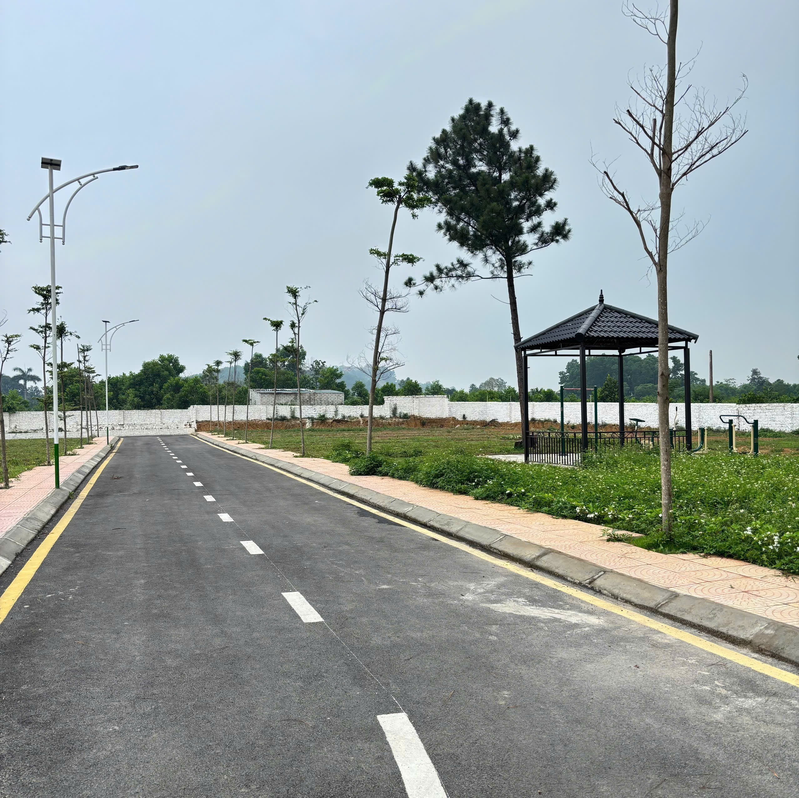 Bán nhanh lô góc hoa hậu tại Hòa Lạc, dt 100m2, full thổ cư, gần QL21, khu CNC, ĐHQG 3