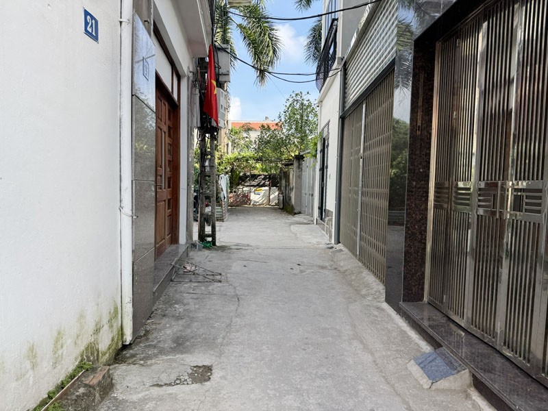 Cần bán lô góc 47,2m2 đất, đường thông ô tô con tại Phúc Lợi, cách mặt đường gom Đê 50m 2