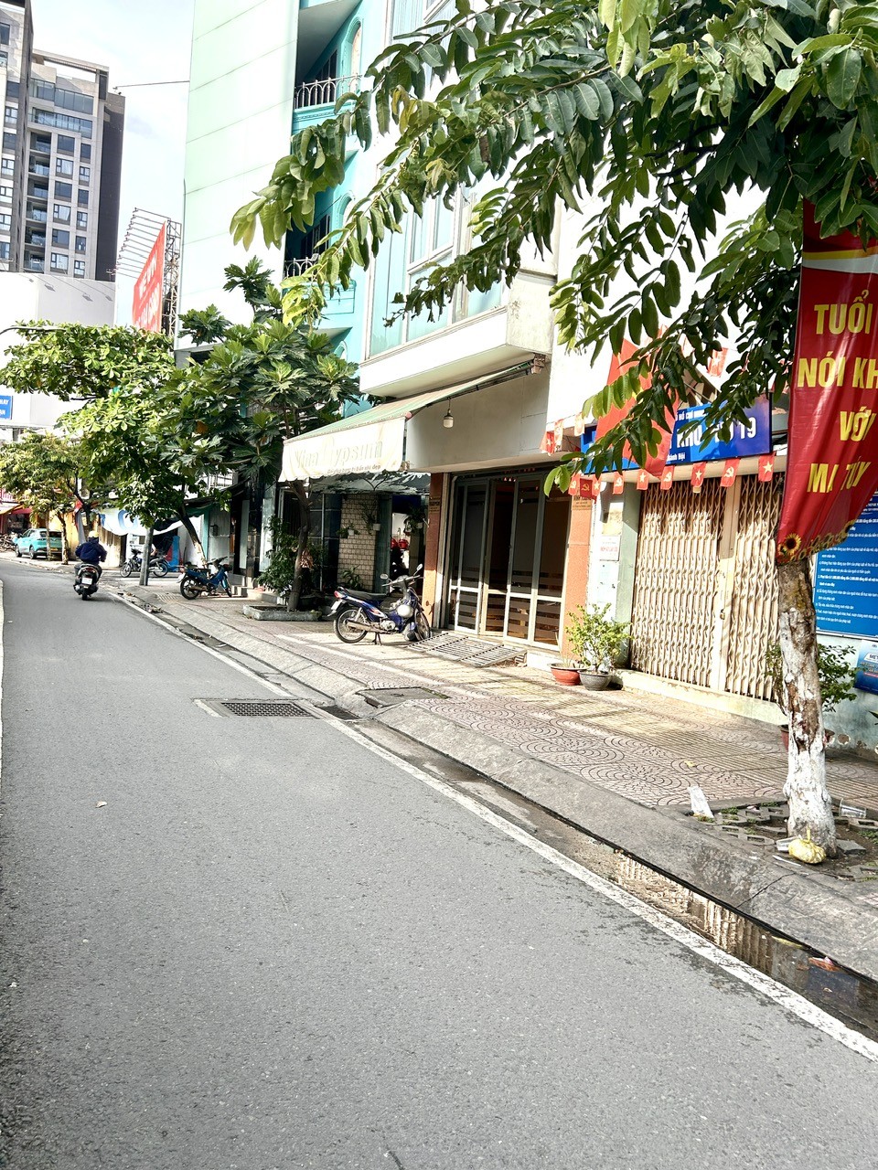 BÁN NHÀ MT KINH DOANH- Đ. KHÁNH HỘI - THÔNG RA  HOÀNG DIỆU, BẾN VÂN ĐỒN QUA Q1 VÀ Q7 CHƯA ĐẦY 3 3