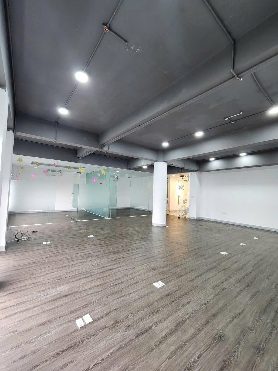 Cho thuê Văn phòng đường Hoàng Cầu, Phường Ô Chợ Dừa, Diện tích 120m², Giá rẻ. 5