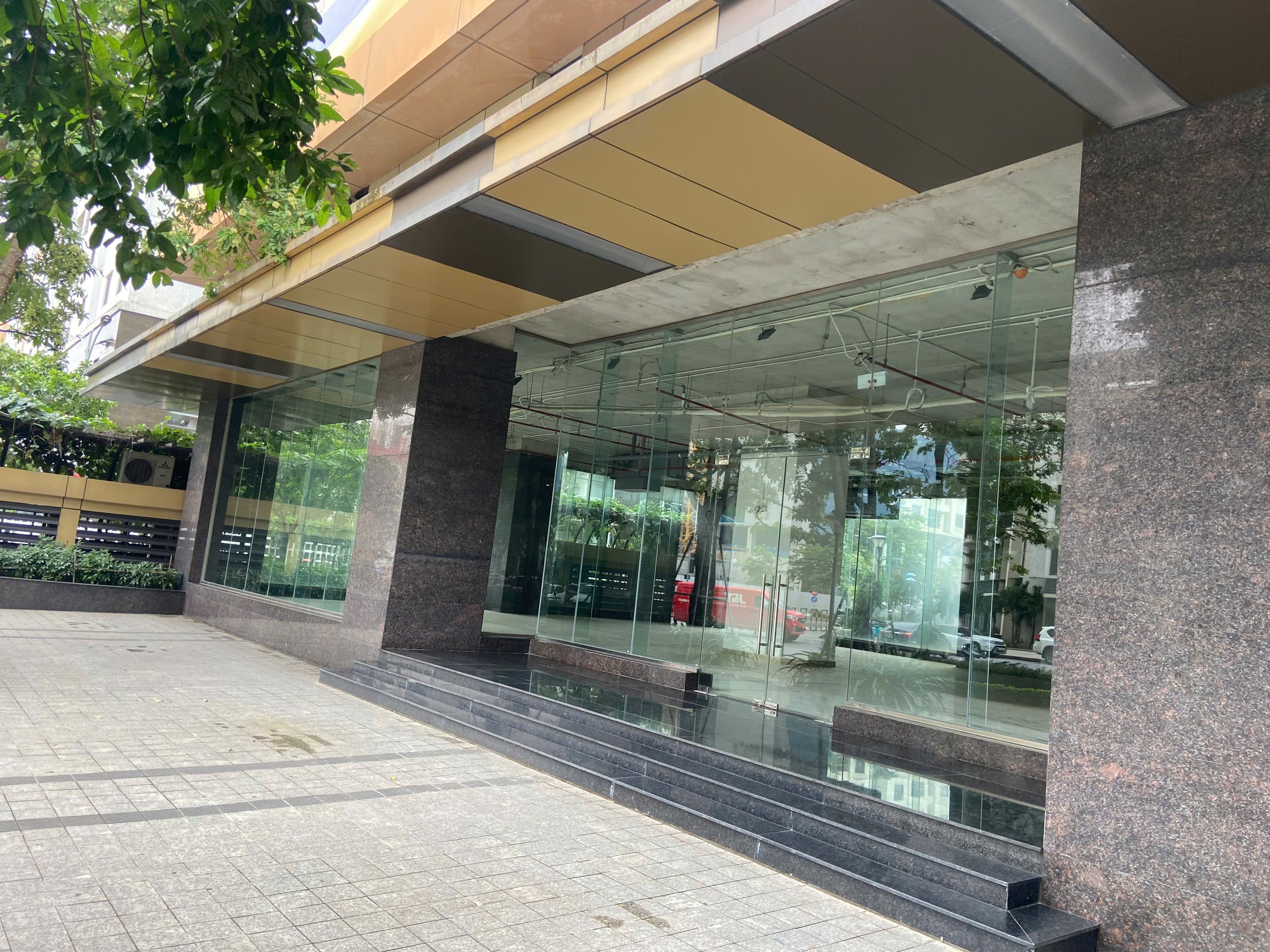 Mặt bằng văn phòng làm Ngân hàng, Thời trang, Showroom, Nhà hàng - tầng 1,  Tòa 6th Element 3