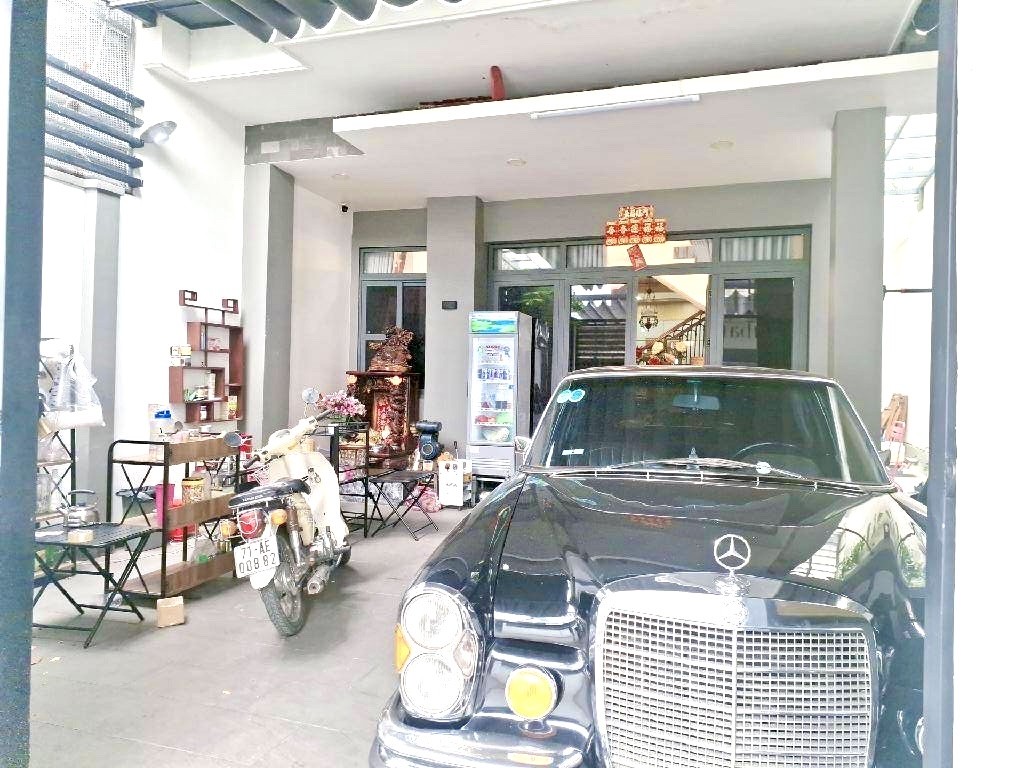 Nhà 2 MT trước sau- Đ.Trần Xuân Soạn- Xe hơi ngủ trong nhà, thông ra Huỳnh Tấn Phát- qua Q4, Q1 5