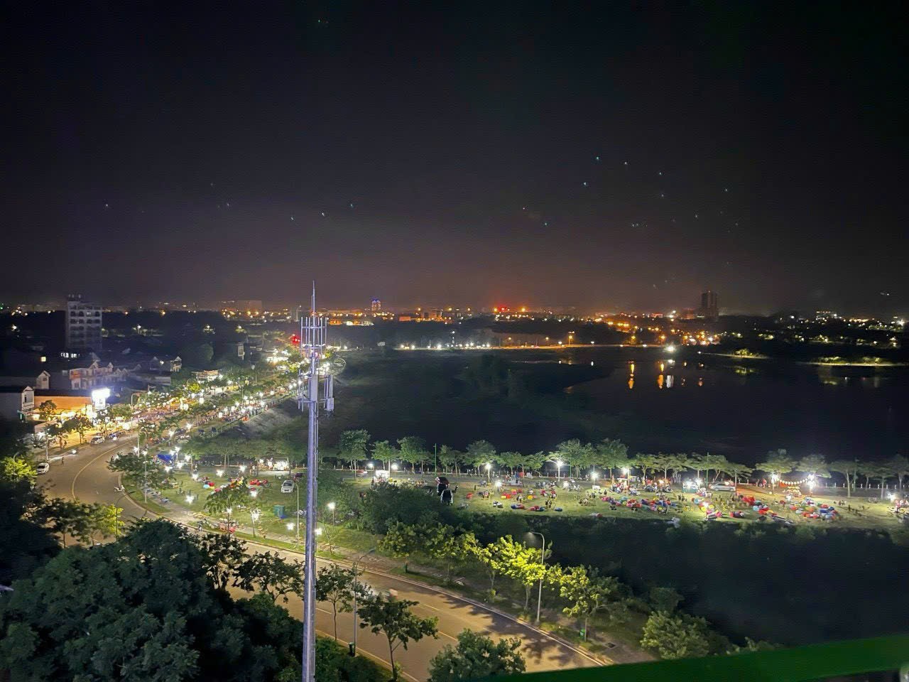 chính chủ cần bán đất mặt phố  kinh doanh sầm uất ! Tại Hoà Lạc 2