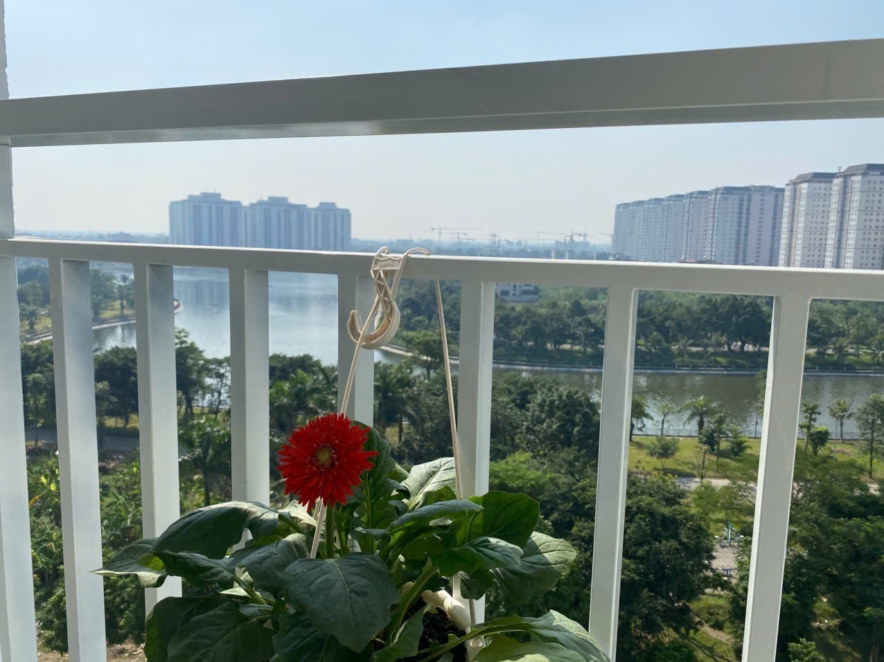 Cần bán căn hộ GÓC tầng Trung, hướng view hồ 2PN tại Thanh Hà Mường Thanh 4