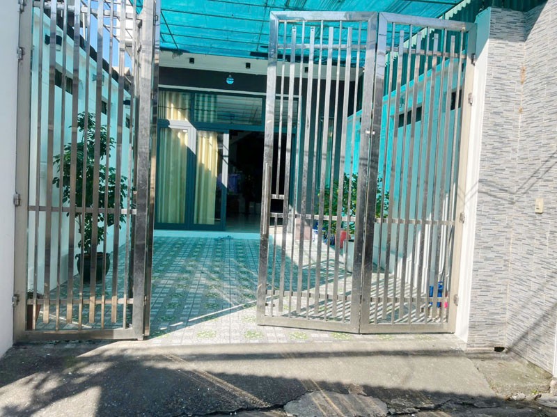 Cần tiền giá nào cũng bán - Nhà 125m2, 3 Tầng, ô tô vào nhà, chỉ 500m ra Vinhomes 4