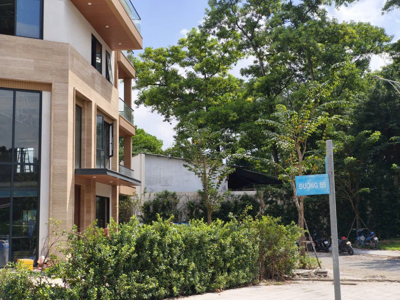 Cần bán Nhà mặt tiền Phường Long Bình, Quận 9, Diện tích 154m², Giá 29 Tỷ 2