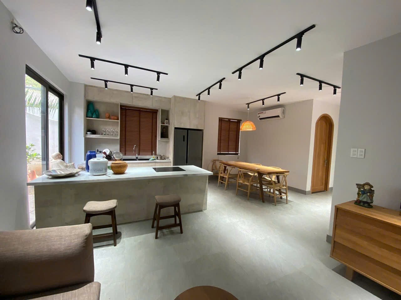 Cho thuê Biệt thự Phường Phú Hữu, Quận 9, Diện tích 195m², Giá 38 Triệu/tháng