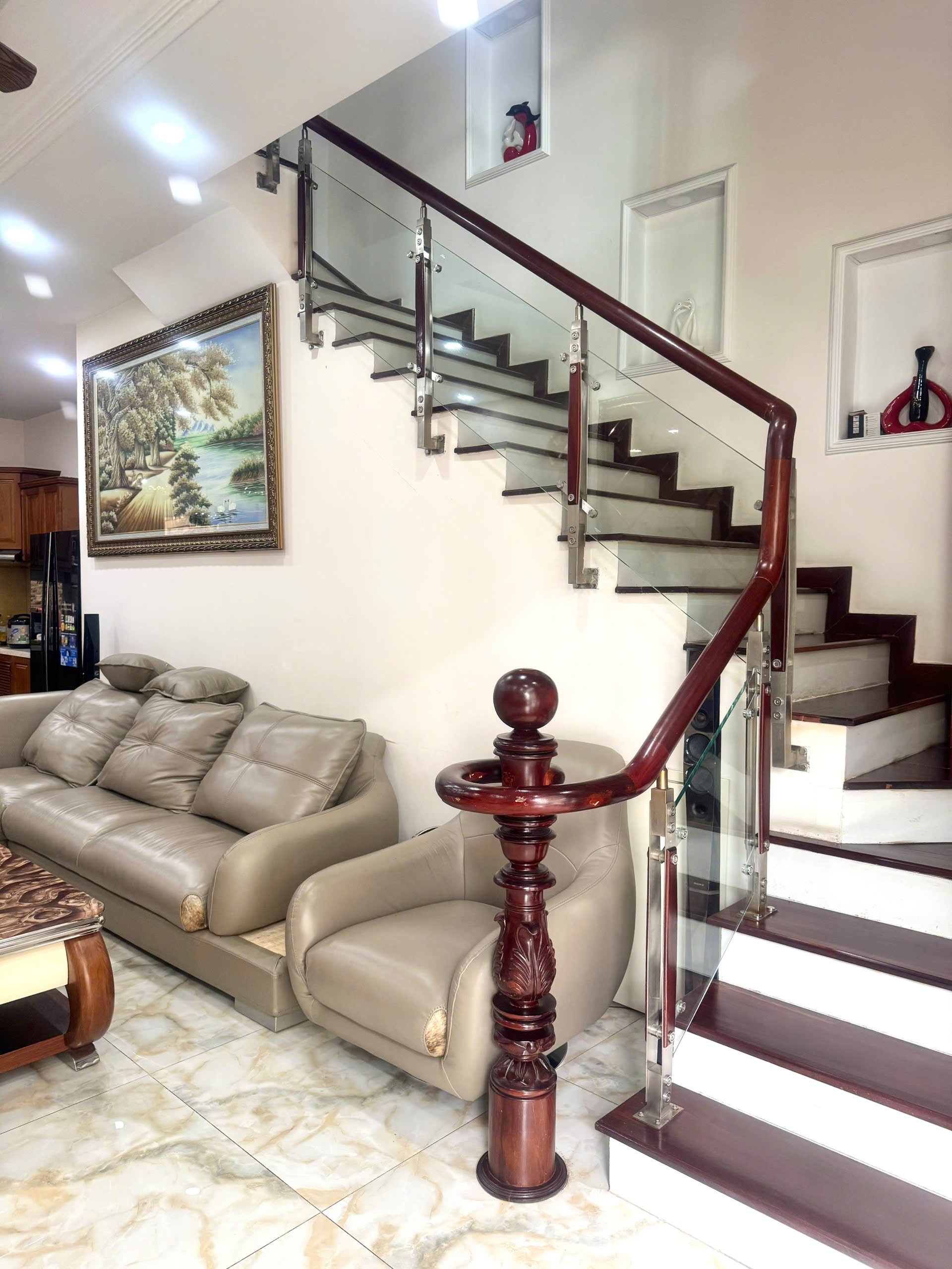 Cần bán Nhà mặt tiền Phường Phú Hữu, Quận 9, Diện tích 100m², Giá 11.2 Tỷ 3