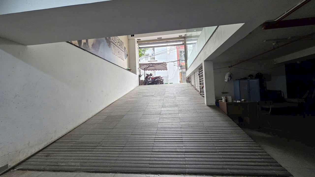 Cần bán Nhà mặt tiền Phường Linh Trung, Thủ Đức, Diện tích 700m², Giá 0100 Tỷ 4