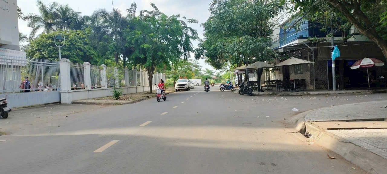 Bán 8 căn Biệt thự (10m-20m) Thuộc Khu Phú Nhuận, đường Lê Thị Riêng, Thới An, Q12.