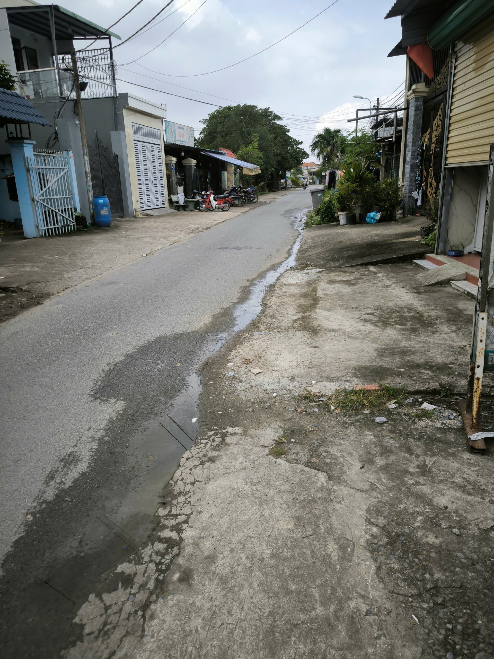 Bán nhà kho 1/ Tỉnh lộ 15, xã Tân Thạnh Đông dt 210m2 full thổ giá 4,1 tỷ 8