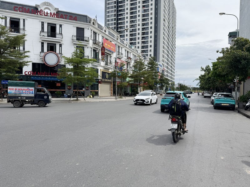 Shophouse Thành Trung Gia Lâm: 90m2, Sầm Uất Nhất Gia Lâm, Vị Trí Kinh Doanh Đỉnh Cao, Dòng Tiền Ổn 3