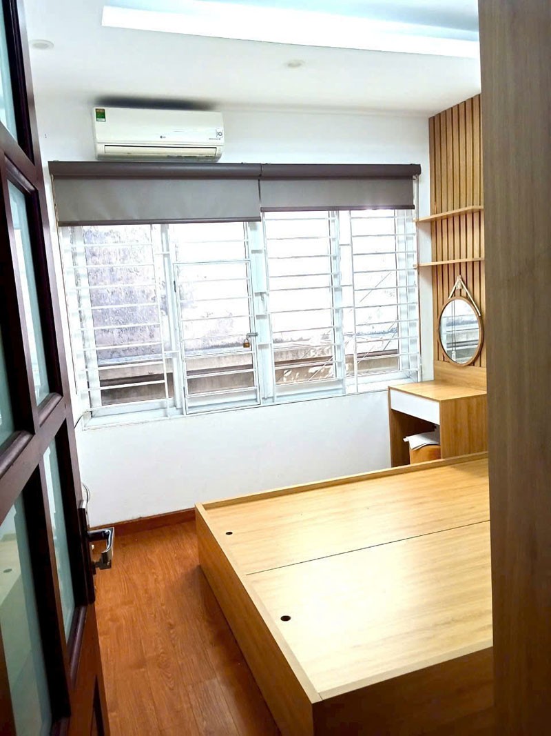 Cần bán 34m2 nhà 4 tầng xây kiên cố, còn rất mới chỉ xách vali về ở, cách mặt đê Ngọc Thụy 40m 6