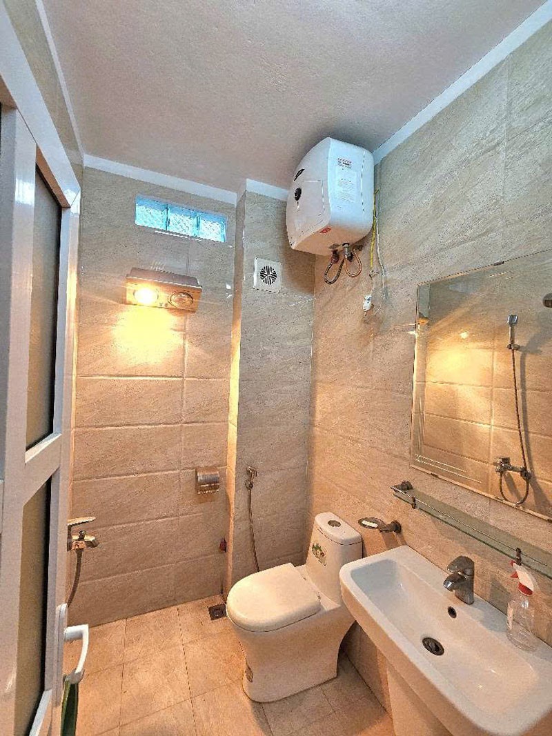 Cần bán 34m2 nhà 4 tầng xây kiên cố, còn rất mới chỉ xách vali về ở, cách mặt đê Ngọc Thụy 40m 7